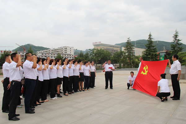 隴運(yùn)集團(tuán)公司黨委開(kāi)展慶祝建黨97周年“緬懷先烈，砥礪奮進(jìn)”主題黨日活動(dòng)