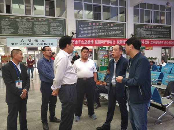 市交通運輸局黨組副書記、市運管局局長何濤一行到隴運集團公司檢查國慶節(jié)前安全生產工作