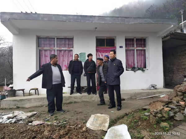 隴運(yùn)集團(tuán)公司開(kāi)展“解難題、辦實(shí)事、送溫暖”主題黨日活動(dòng)