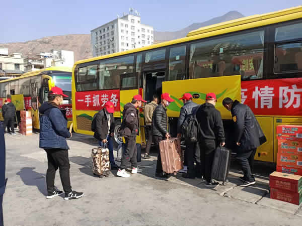 隴運集團(tuán)定制化輸送農(nóng)民工返崗人員