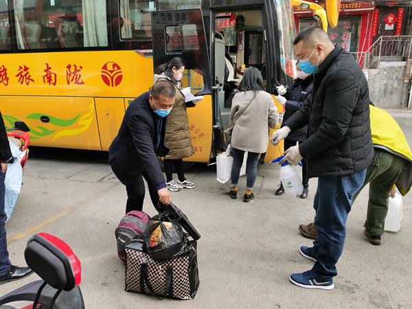 隴運集團(tuán)定制化輸送農(nóng)民工返崗人員