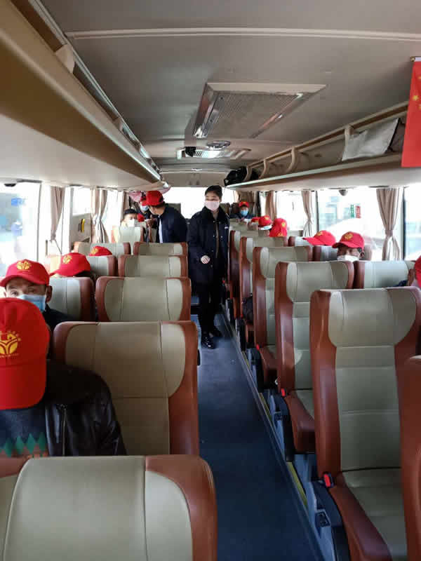 隴運集團(tuán)定制化輸送農(nóng)民工返崗人員