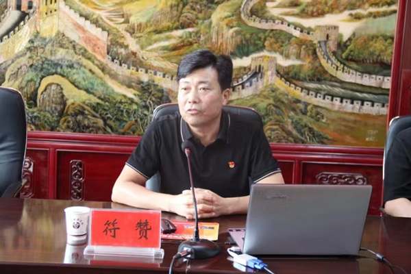 市政府國資委黨委委員、副主任符贊到隴運集團公司開展講授 黨紀學(xué)習(xí)教育專題 黨課暨“七一”慰問活動